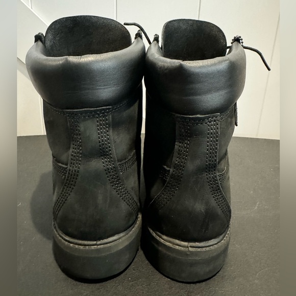 Men’s 10.5 Black Timberland Boots - Picture 2 of 4